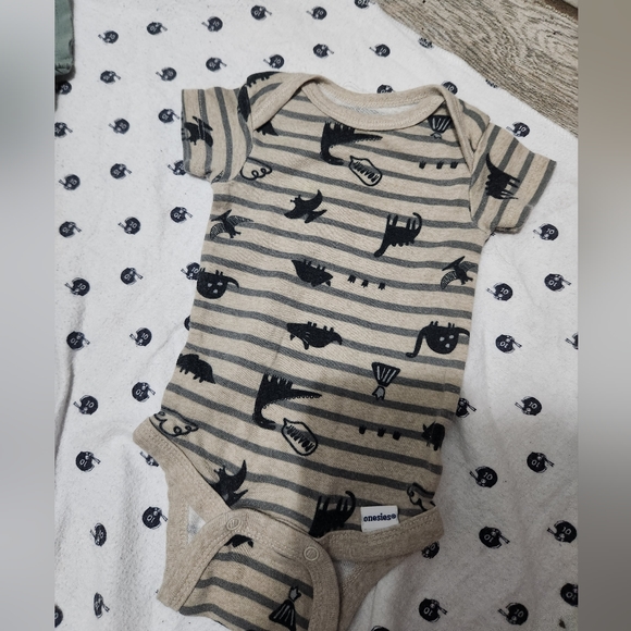 3M Dino Lot- 3 pants, 6 onesies Sweater&Sleeper - Picture 5 of 12